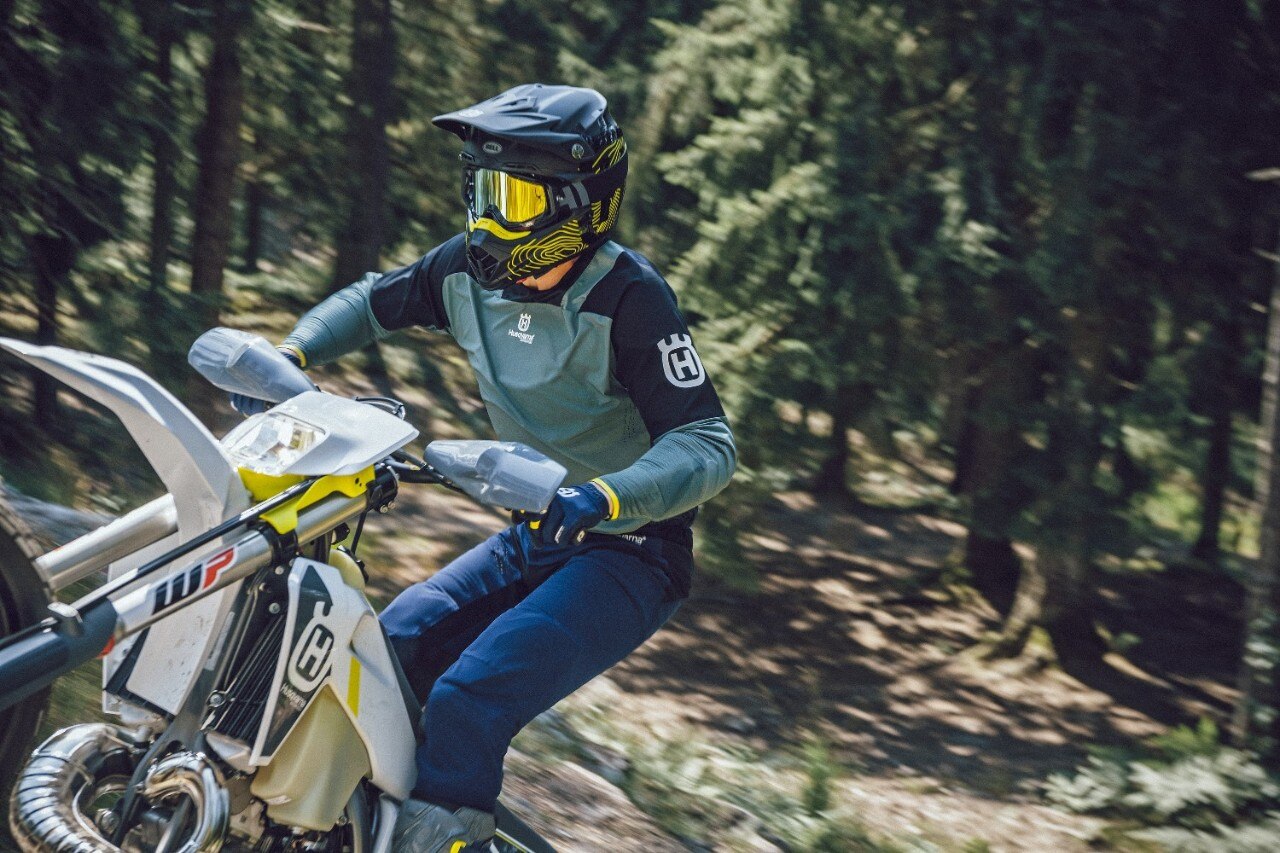 Husqvarna presenta la linea abbigliamento 2022